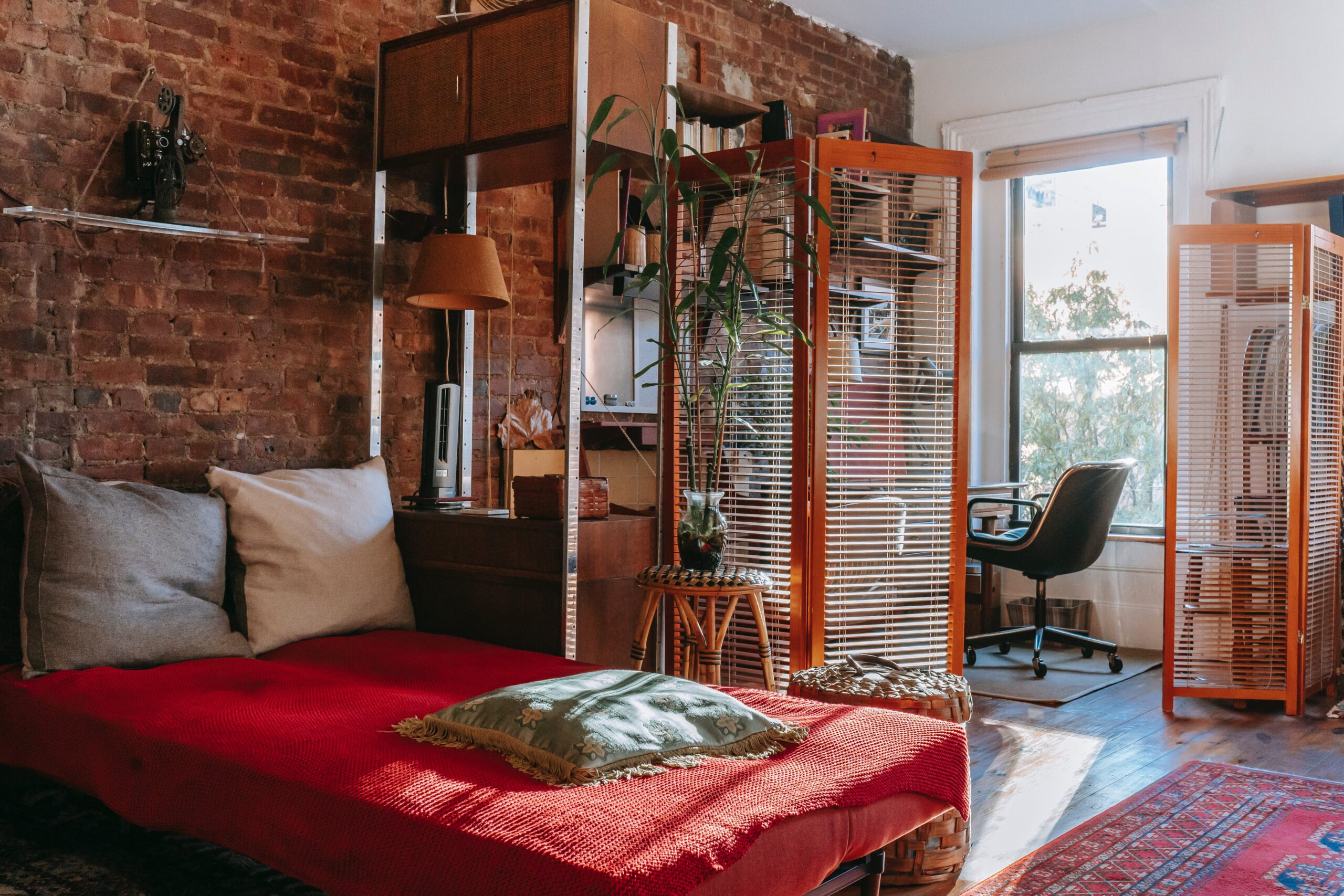 Łóżka loftowe - praktyczne i stylowe rozwiązanie do nowoczesnych mieszkań
