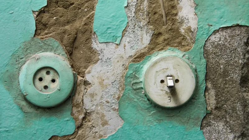 Rola włączników i wyłączników w instalacjach elektrycznych