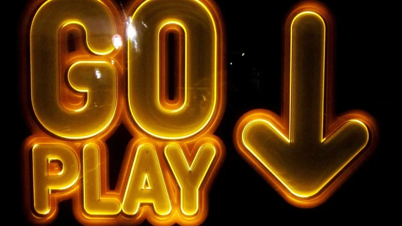 Świecące neony: od dekoracji domowych po trendy neon gamingowy
